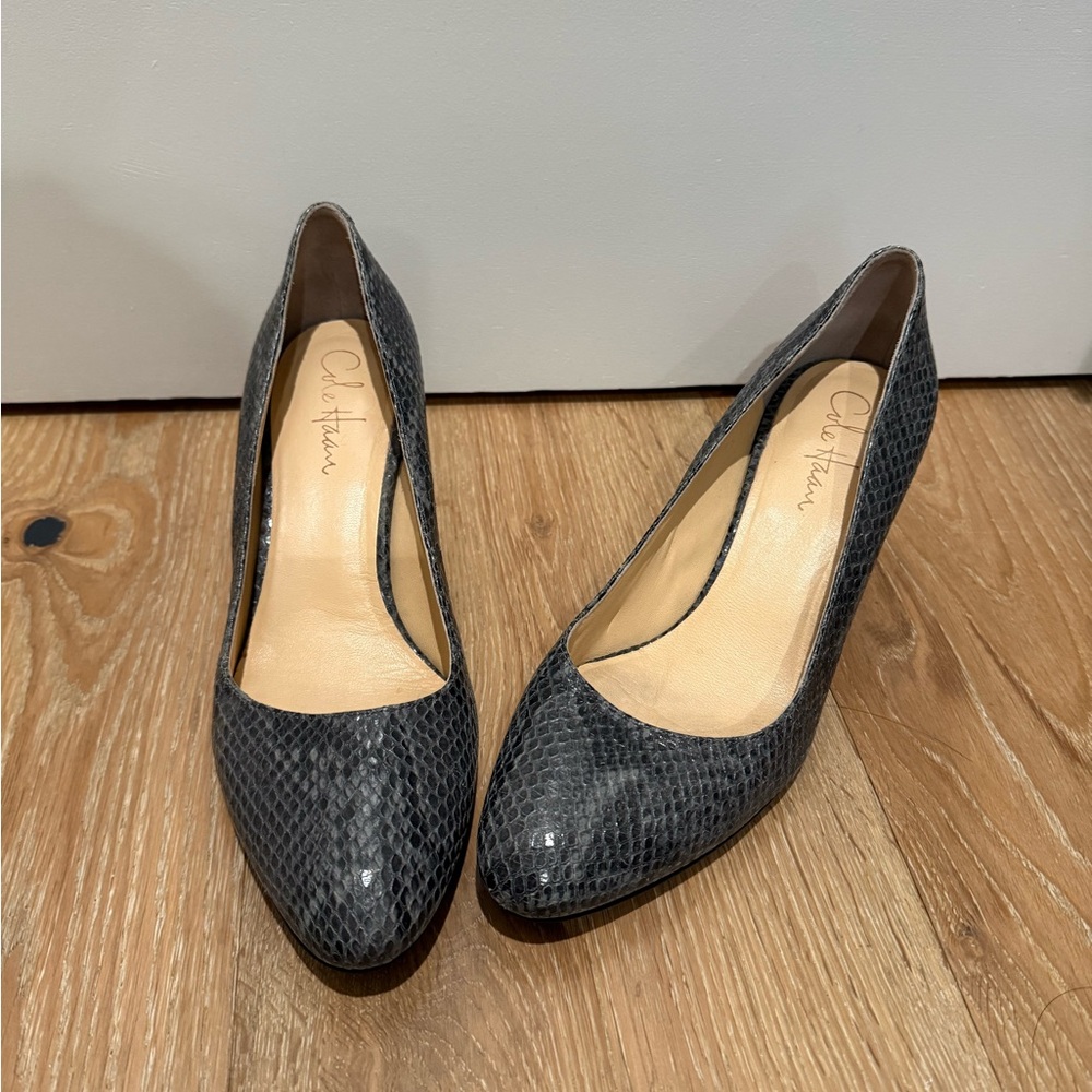 Cole Haan Gray Snakeskin low heels pump